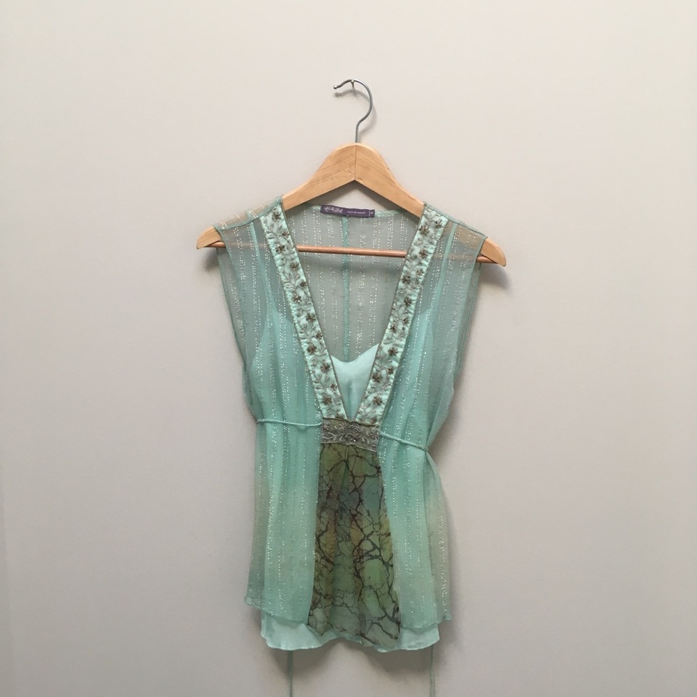 Beautiful sleeveless soft mint green top. - Picture 1 of 7